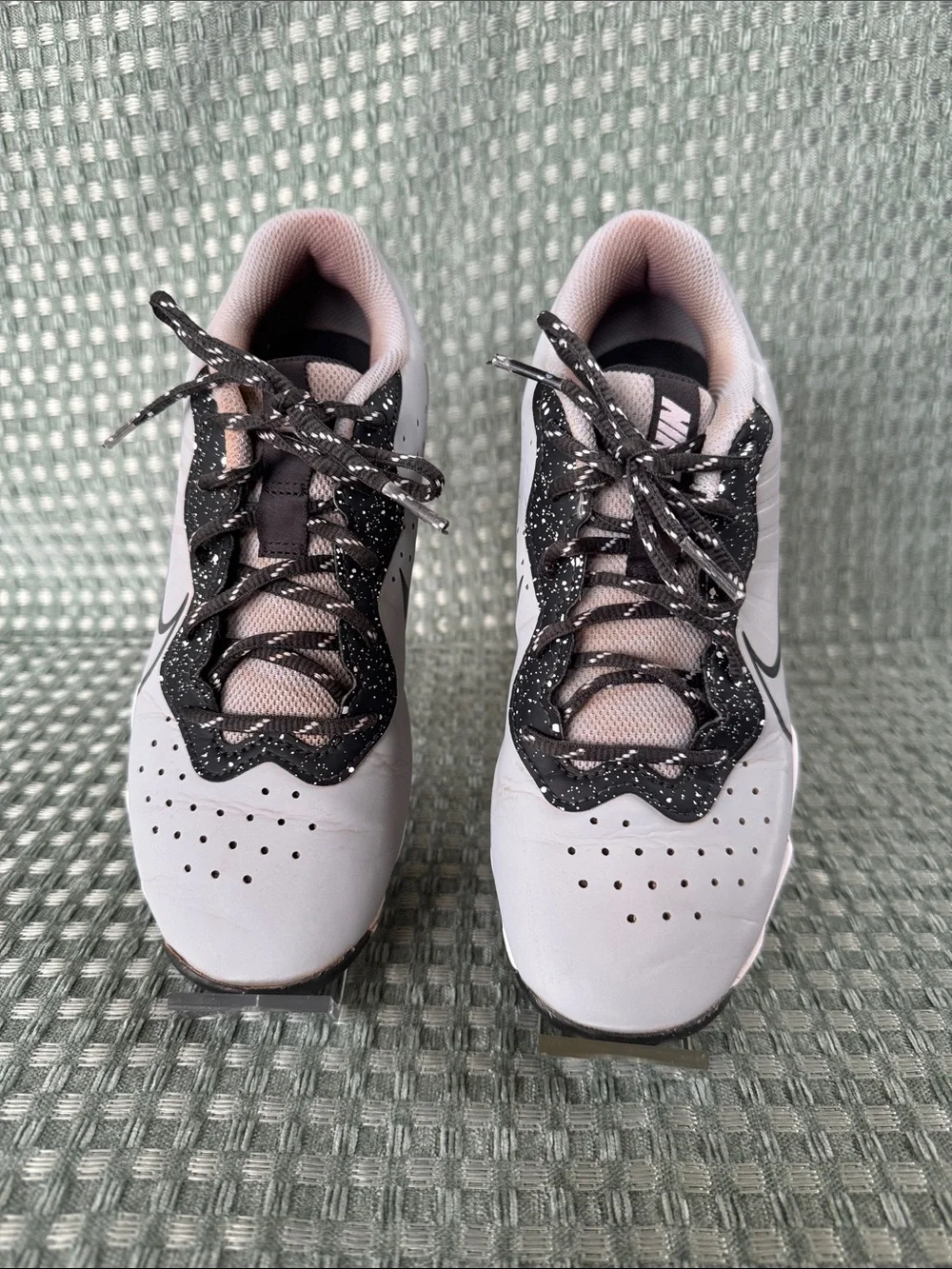 Nike Unisex Fastflex Size 5 Youth Grey Baseball Cleats